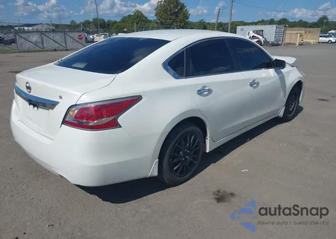2015 Nissan Altima 2.5 S z USA, uszkodzony, nr VIN 1N4AL3AP5FN330677